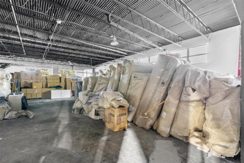 Commercial property in Oakland Park, Florida № 1942688 - photo 15