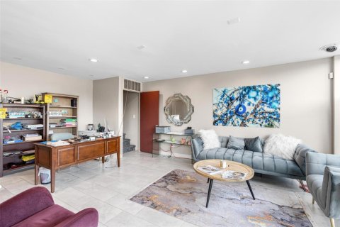 Commercial property in Oakland Park, Florida № 1942688 - photo 24