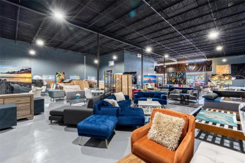 Commercial property in Oakland Park, Florida № 1942688 - photo 13