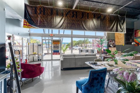 Commercial property in Oakland Park, Florida № 1942688 - photo 10