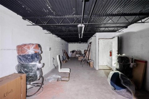 Commercial property in Oakland Park, Florida № 1942688 - photo 23