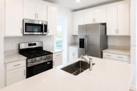 House in Clermont, Florida 3 bedrooms, 165.55 sq.m. № 2219397 - photo 6