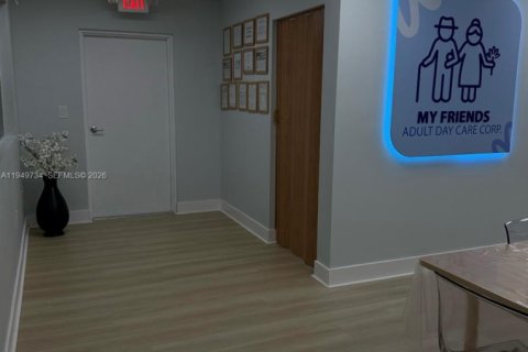 Купить коммерческую недвижимость в Майами, Флорида № 2005410 - фото 1