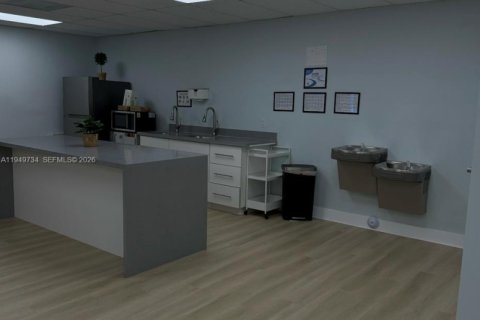 Купить коммерческую недвижимость в Майами, Флорида № 2005410 - фото 2