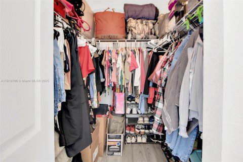 Casa en venta en Cutler Bay, Florida, 4 dormitorios, 237.55 m2 № 1975834 - foto 11