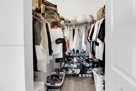 Casa en venta en Cutler Bay, Florida, 4 dormitorios, 237.55 m2 № 1975834 - foto 22