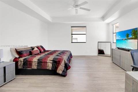 Casa en venta en Cutler Bay, Florida, 4 dormitorios, 237.55 m2 № 1975834 - foto 10
