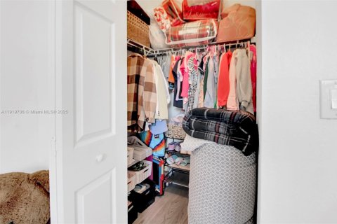 Casa en venta en Cutler Bay, Florida, 4 dormitorios, 237.55 m2 № 1975834 - foto 24