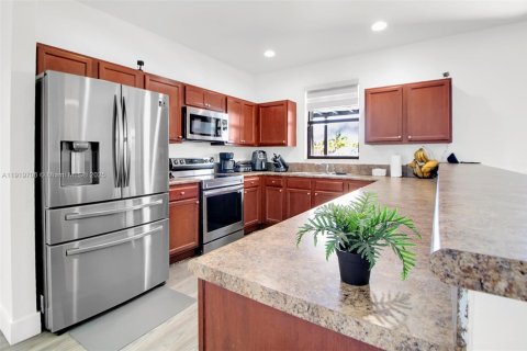 Casa en venta en Cutler Bay, Florida, 4 dormitorios, 237.55 m2 № 1975834 - foto 28