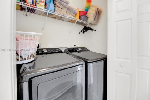 Casa en venta en Cutler Bay, Florida, 4 dormitorios, 237.55 m2 № 1975834 - foto 18