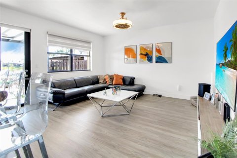 Casa en venta en Cutler Bay, Florida, 4 dormitorios, 237.55 m2 № 1975834 - foto 27