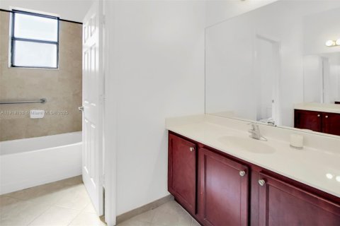 Casa en venta en Cutler Bay, Florida, 4 dormitorios, 237.55 m2 № 1975834 - foto 16