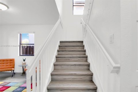 Casa en venta en Cutler Bay, Florida, 4 dormitorios, 237.55 m2 № 1975834 - foto 7