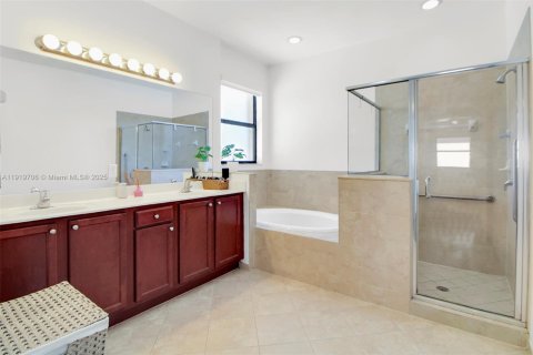 Casa en venta en Cutler Bay, Florida, 4 dormitorios, 237.55 m2 № 1975834 - foto 13