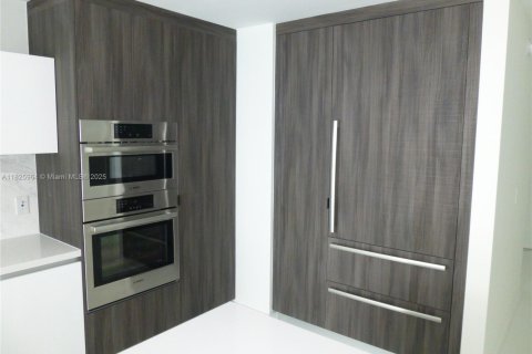 Condominio en alquiler en Miami, Florida, 3 dormitorios, 201.13 m2 № 1794305 - foto 11