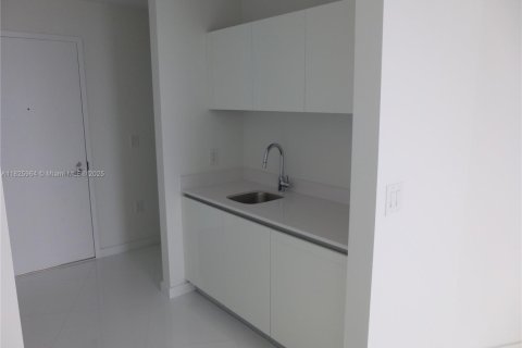 Condominio en alquiler en Miami, Florida, 3 dormitorios, 201.13 m2 № 1794305 - foto 10