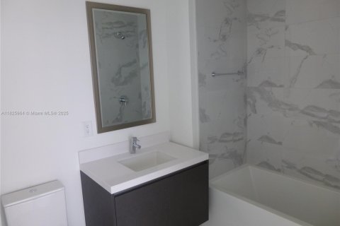 Condominio en alquiler en Miami, Florida, 3 dormitorios, 201.13 m2 № 1794305 - foto 17