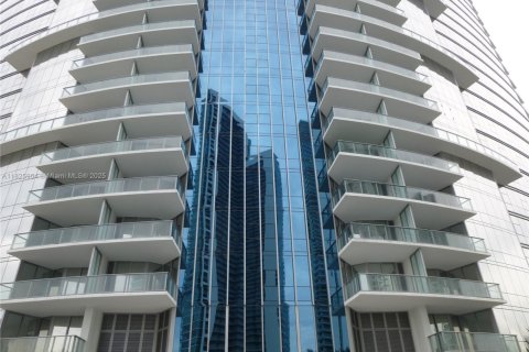 Condominio en alquiler en Miami, Florida, 3 dormitorios, 201.13 m2 № 1794305 - foto 2