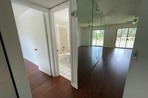 Condominio en alquiler en Lake Worth, Florida, 2 dormitorios, 79.62 m2 № 1208119 - foto 1