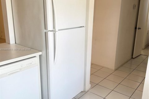 Снять в аренду кондоминиум в Тамарак, Флорида 1 спальня, 61.32м2, № 2079645 - фото 3