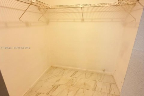 Снять в аренду кондоминиум в Тамарак, Флорида 1 спальня, 61.32м2, № 2079645 - фото 12