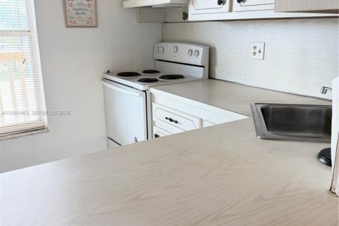 Снять в аренду кондоминиум в Тамарак, Флорида 1 спальня, 61.32м2, № 2079645 - фото 9