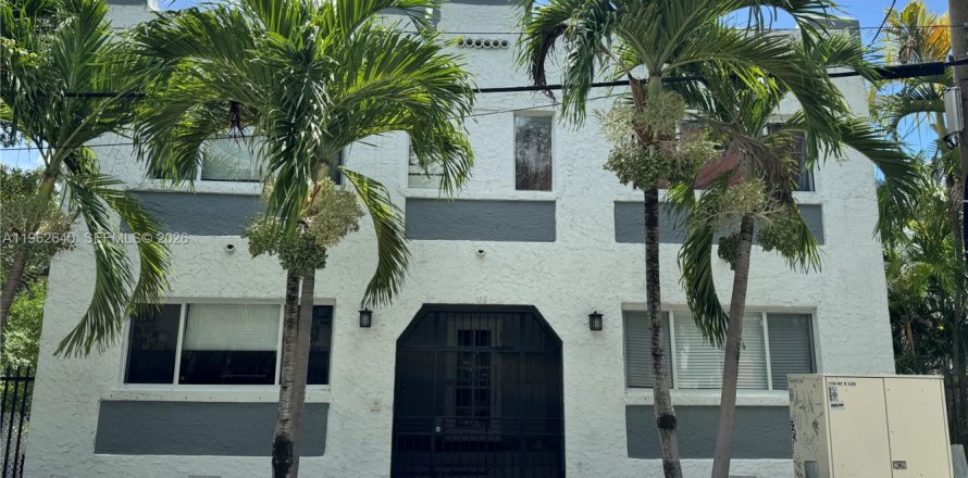 Кондоминиум с 2 спальнями в Майами, Флорида № 2023799