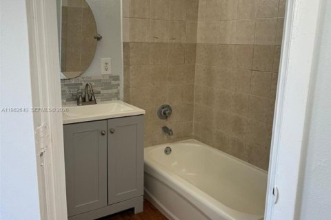 Купить кондоминиум в Майами, Флорида 2 спальни, 64.38м2, № 2023799 - фото 8