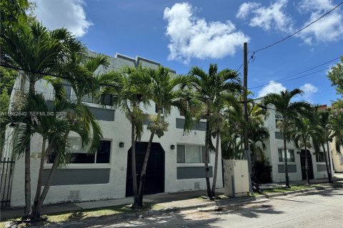 Condo in Miami, Florida, 2 bedrooms  № 2023799 - photo 20