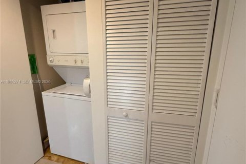 Снять в аренду квартиру в Майами, Флорида 1 спальня, 78.97м2, № 2047906 - фото 18