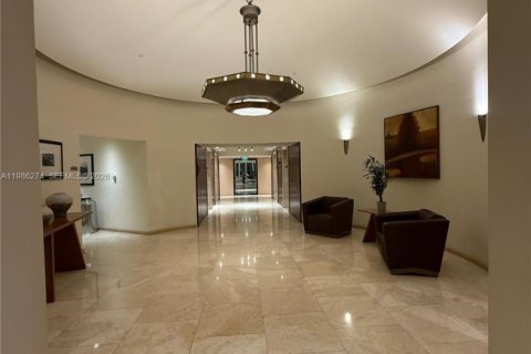 Снять в аренду квартиру в Майами, Флорида 1 спальня, 78.97м2, № 2047906 - фото 13