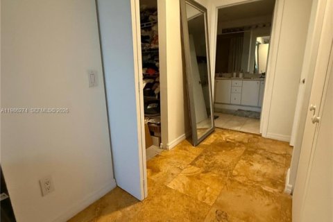 Снять в аренду квартиру в Майами, Флорида 1 спальня, 78.97м2, № 2047906 - фото 11