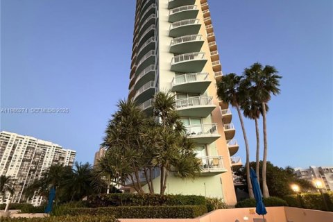 Снять в аренду квартиру в Майами, Флорида 1 спальня, 78.97м2, № 2047906 - фото 16