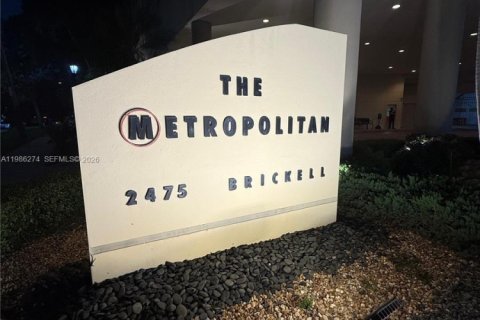 Снять в аренду квартиру в Майами, Флорида 1 спальня, 78.97м2, № 2047906 - фото 2