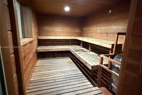 Снять в аренду квартиру в Майами, Флорида 1 спальня, 78.97м2, № 2047906 - фото 19