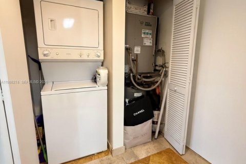 Снять в аренду квартиру в Майами, Флорида 1 спальня, 78.97м2, № 2047906 - фото 10