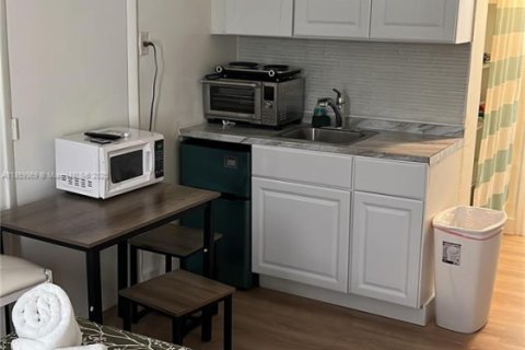 Condo in Miami Beach, Florida  № 1887938 - photo 6