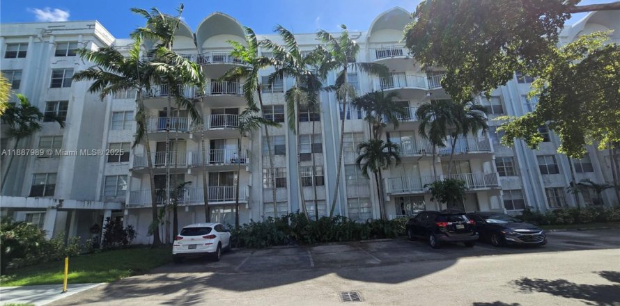 Condominio en Miami, Florida, 2 dormitorios № 1942037