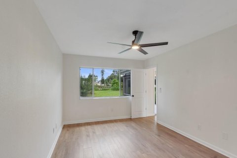 House in Port St. Lucie, Florida 3 bedrooms, 143.44 sq.m. № 2382521 - photo 23