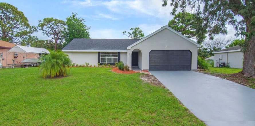 House in Port St. Lucie, Florida 3 bedrooms, 143.44 sq.m. № 2382521