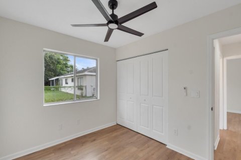 House in Port St. Lucie, Florida 3 bedrooms, 143.44 sq.m. № 2382521 - photo 25