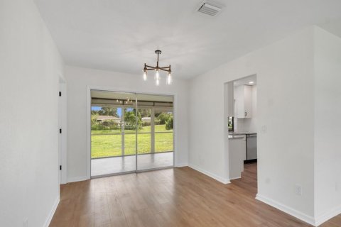 House in Port St. Lucie, Florida 3 bedrooms, 143.44 sq.m. № 2382521 - photo 12