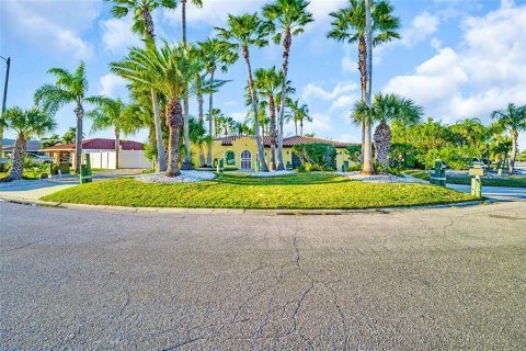 Villa ou maison à vendre à New Port Richey, Floride: 3 chambres, 231.42 m2 № 2208268 - photo 3