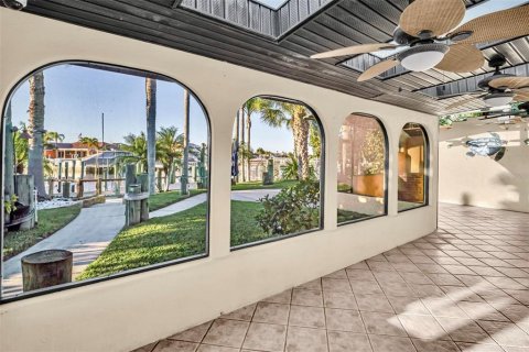 Villa ou maison à vendre à New Port Richey, Floride: 3 chambres, 231.42 m2 № 2208268 - photo 12