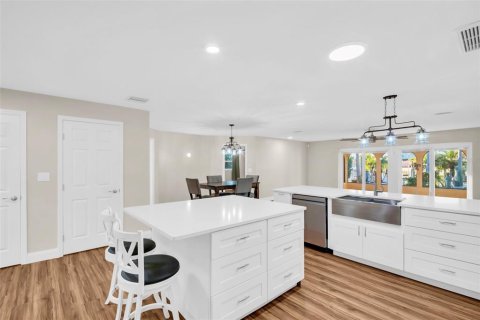 Villa ou maison à vendre à New Port Richey, Floride: 3 chambres, 231.42 m2 № 2208268 - photo 21