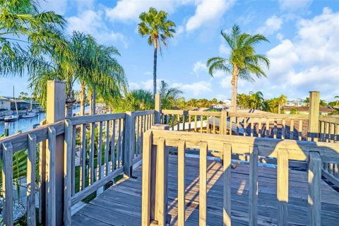 Villa ou maison à vendre à New Port Richey, Floride: 3 chambres, 231.42 m2 № 2208268 - photo 13