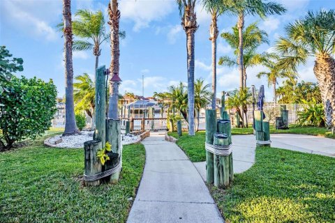Villa ou maison à vendre à New Port Richey, Floride: 3 chambres, 231.42 m2 № 2208268 - photo 4