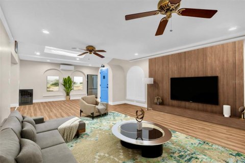 Villa ou maison à vendre à New Port Richey, Floride: 3 chambres, 231.42 m2 № 2208268 - photo 16