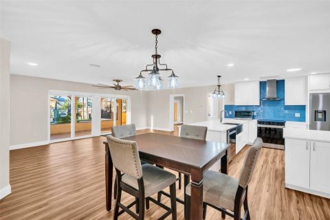 Villa ou maison à vendre à New Port Richey, Floride: 3 chambres, 231.42 m2 № 2208268 - photo 29