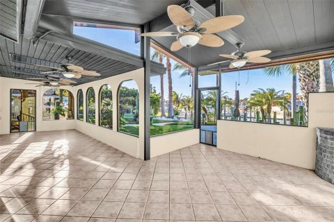 Villa ou maison à vendre à New Port Richey, Floride: 3 chambres, 231.42 m2 № 2208268 - photo 10